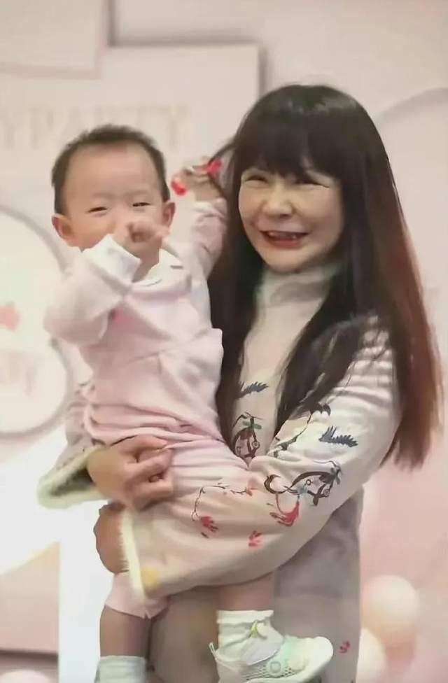 不再提王思聪!要出国旅游散心治愈自己麻将胡了模拟器黄一鸣折腾不下去了直言(图6) 不再提王思聪!要出国旅游散心治愈自己麻将胡了模拟器黄一鸣折腾不下去了直言(图6)