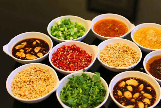 种蘸料的调法不要再傻傻的只放芝麻酱了！PG麻将胡了2模拟器火锅店老板教你5(图3)